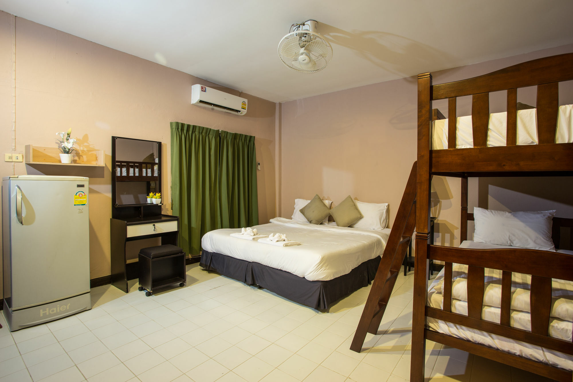 Kata Beachwalk Hotel And Bungalows Exteriér fotografie